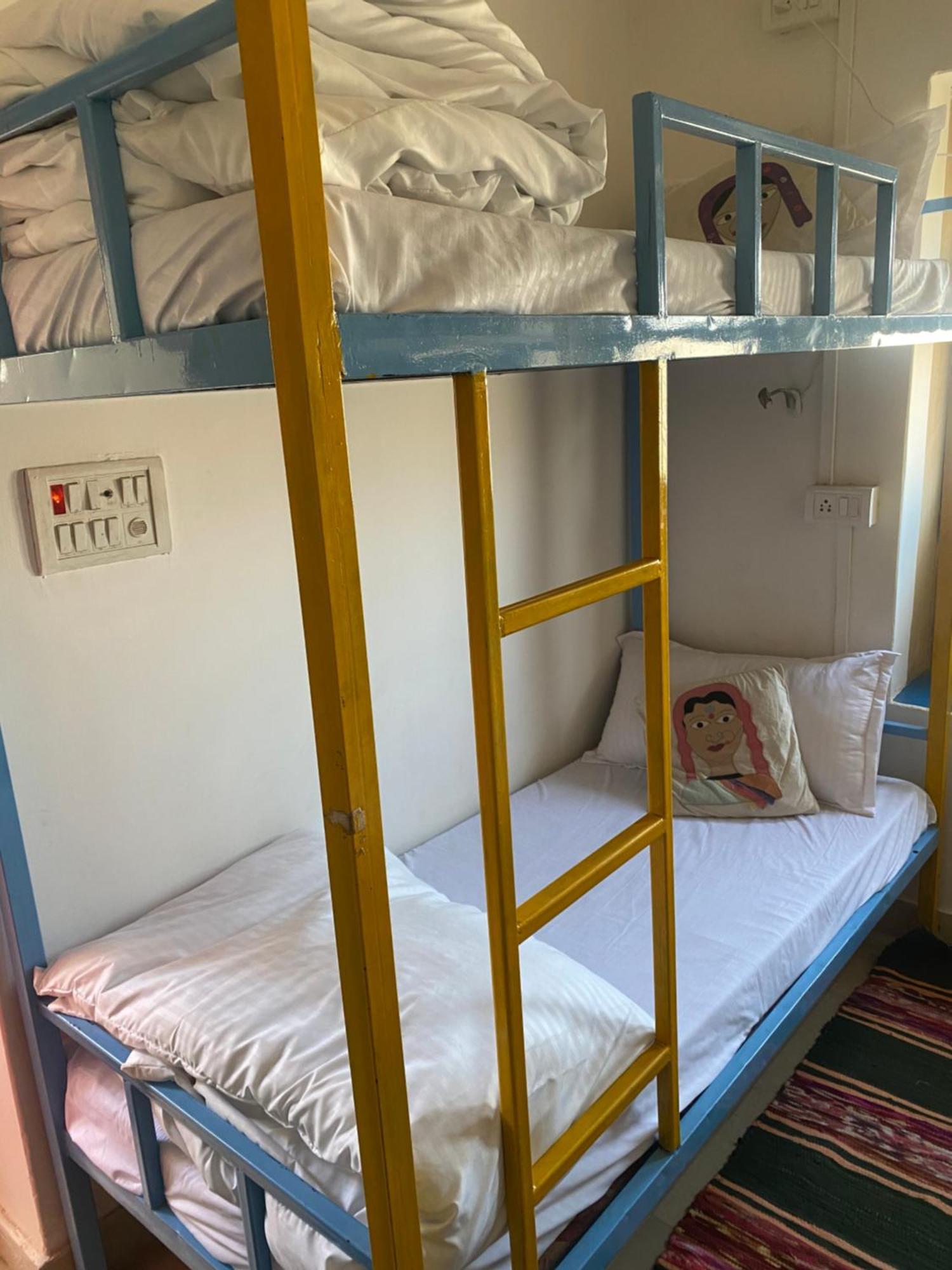 Blue Eye Hostel Dzsaiszalmer Kültér fotó