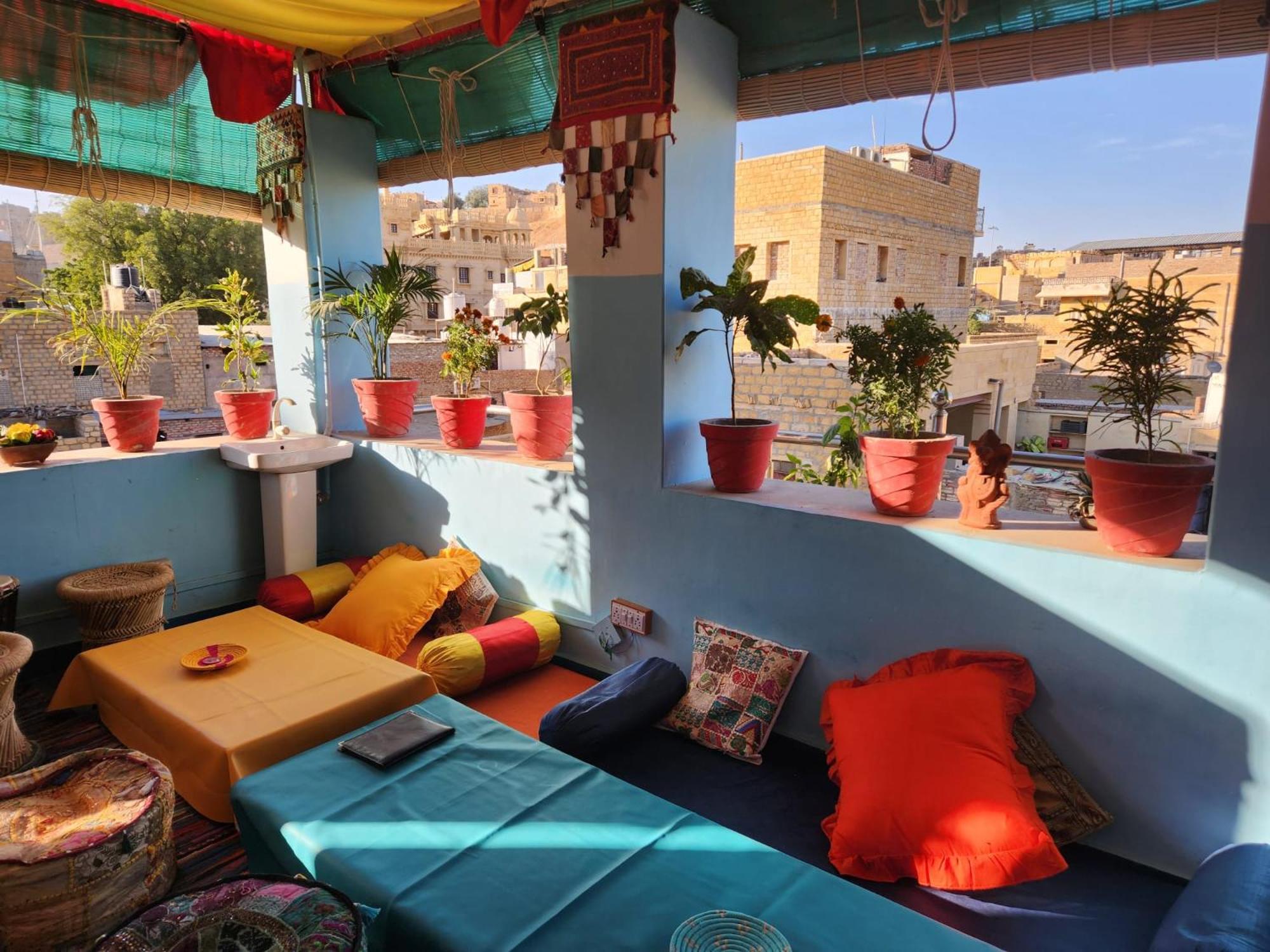 Blue Eye Hostel Dzsaiszalmer Kültér fotó