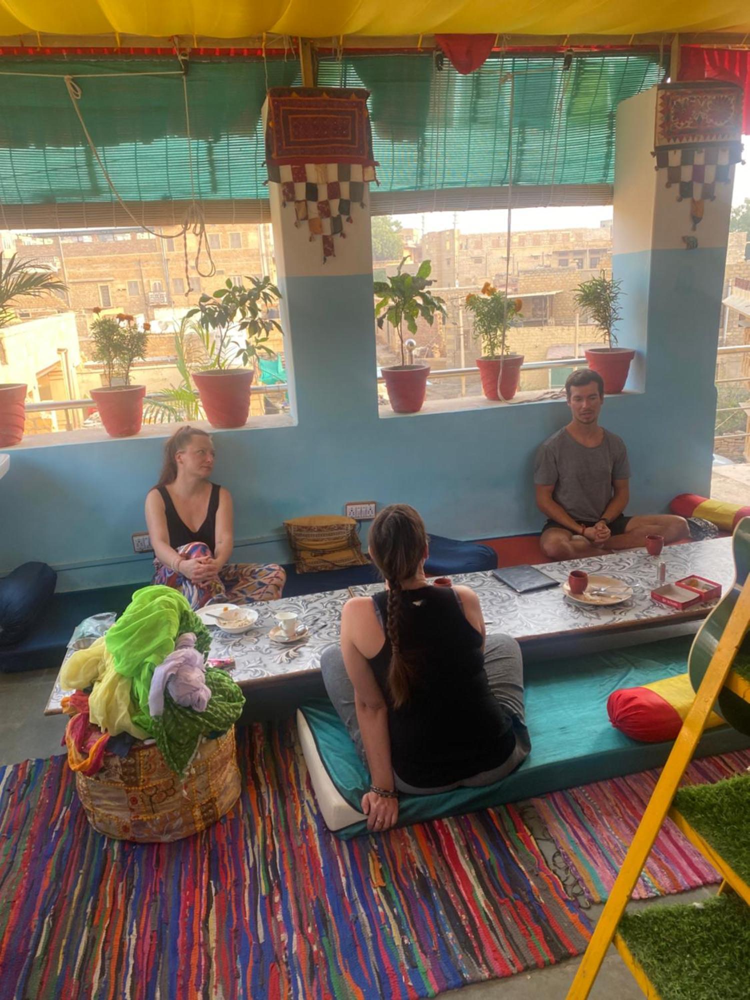 Blue Eye Hostel Dzsaiszalmer Kültér fotó
