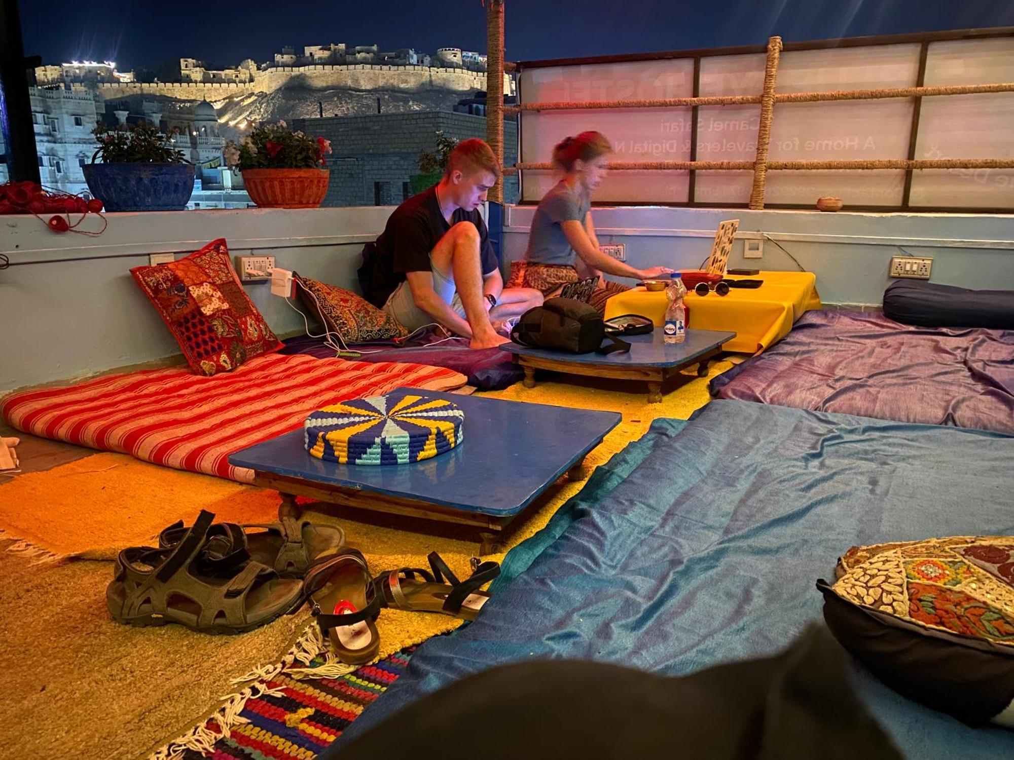 Blue Eye Hostel Dzsaiszalmer Kültér fotó